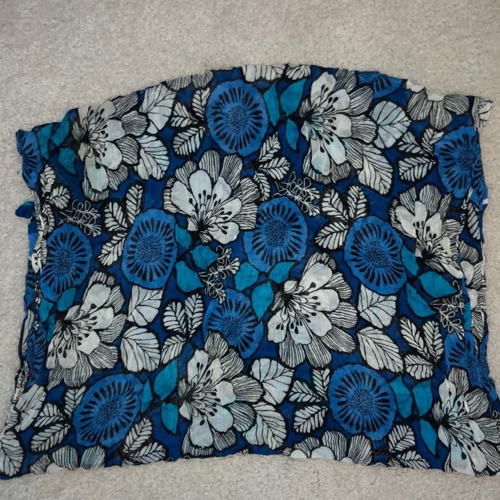 Patterned scarf—VERA BRADLEY